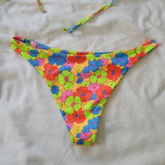 Floral print bikini - Picture 4 of 8